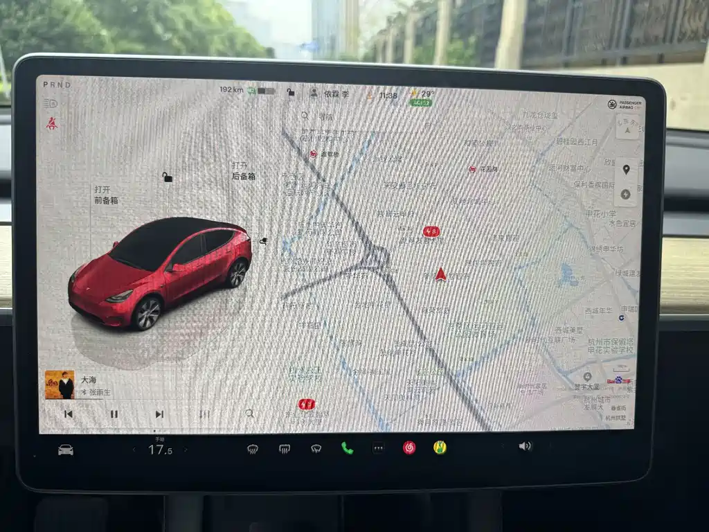 Tesla Model Y — фото 17