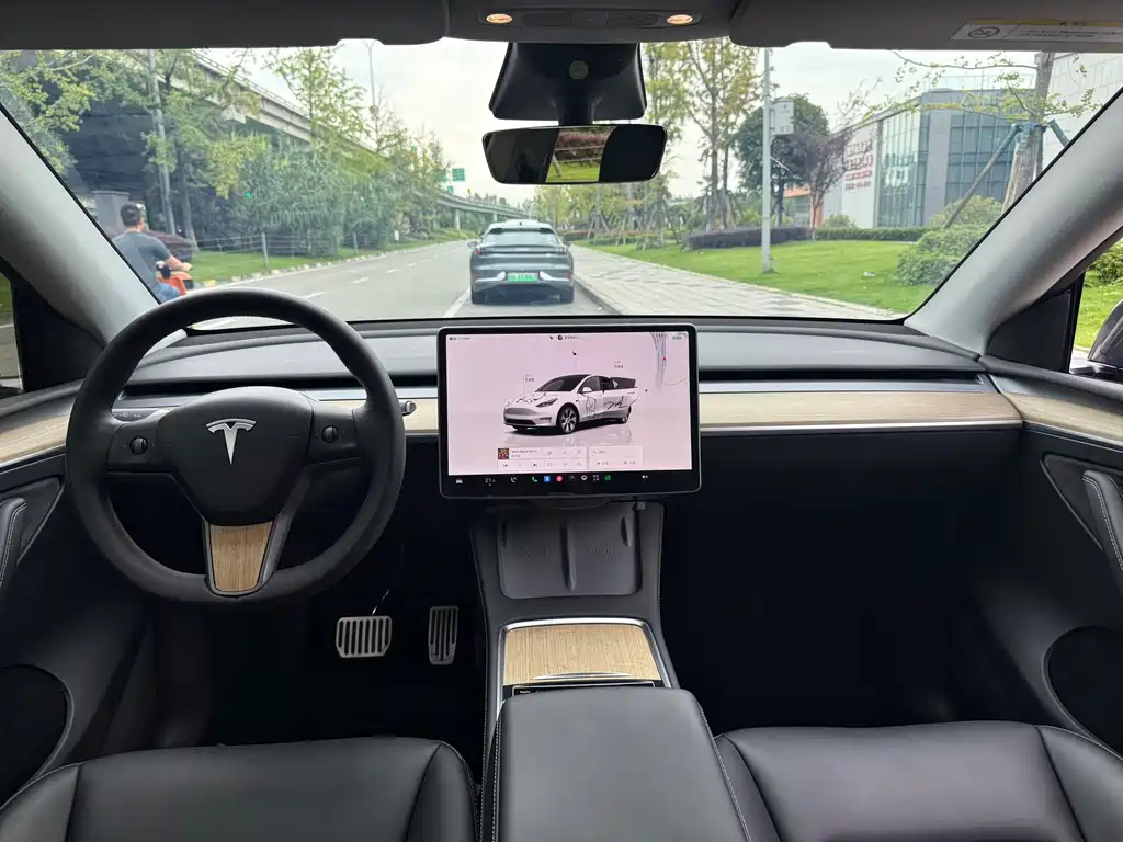Tesla Model Y — фото 4
