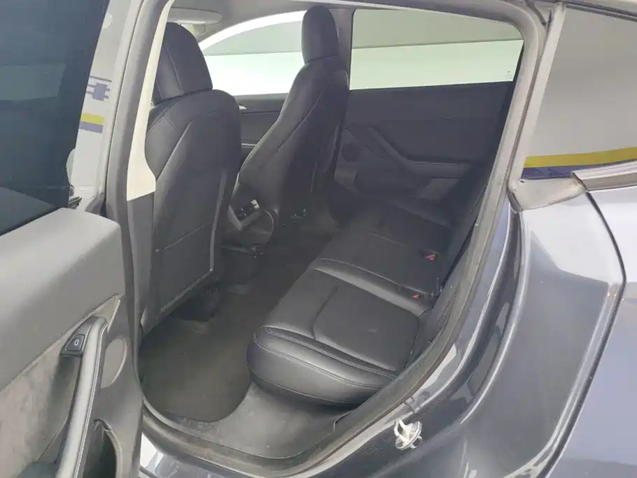 Tesla Model Y — фото 11