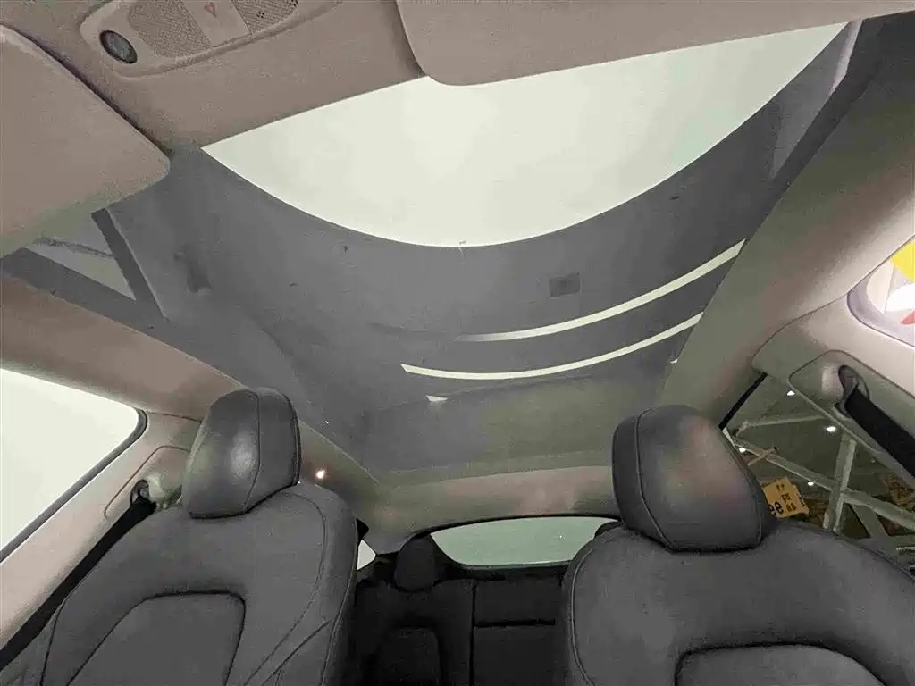 Tesla Model Y — фото 13