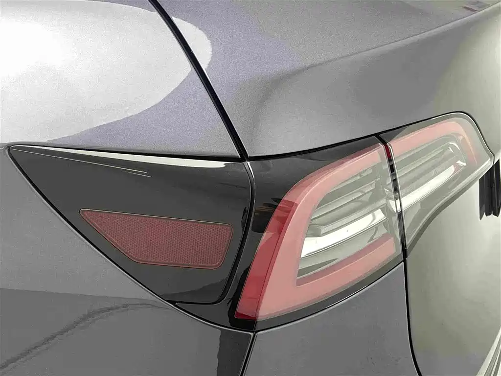 Tesla Model Y — фото 15