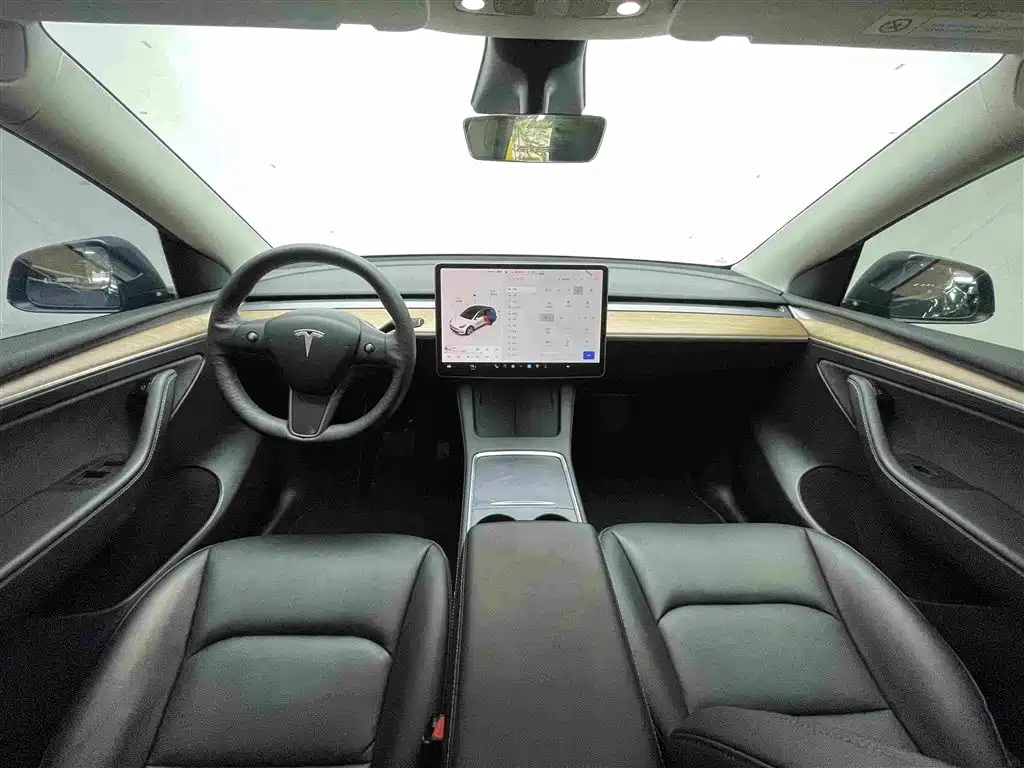 Tesla Model Y — фото 6