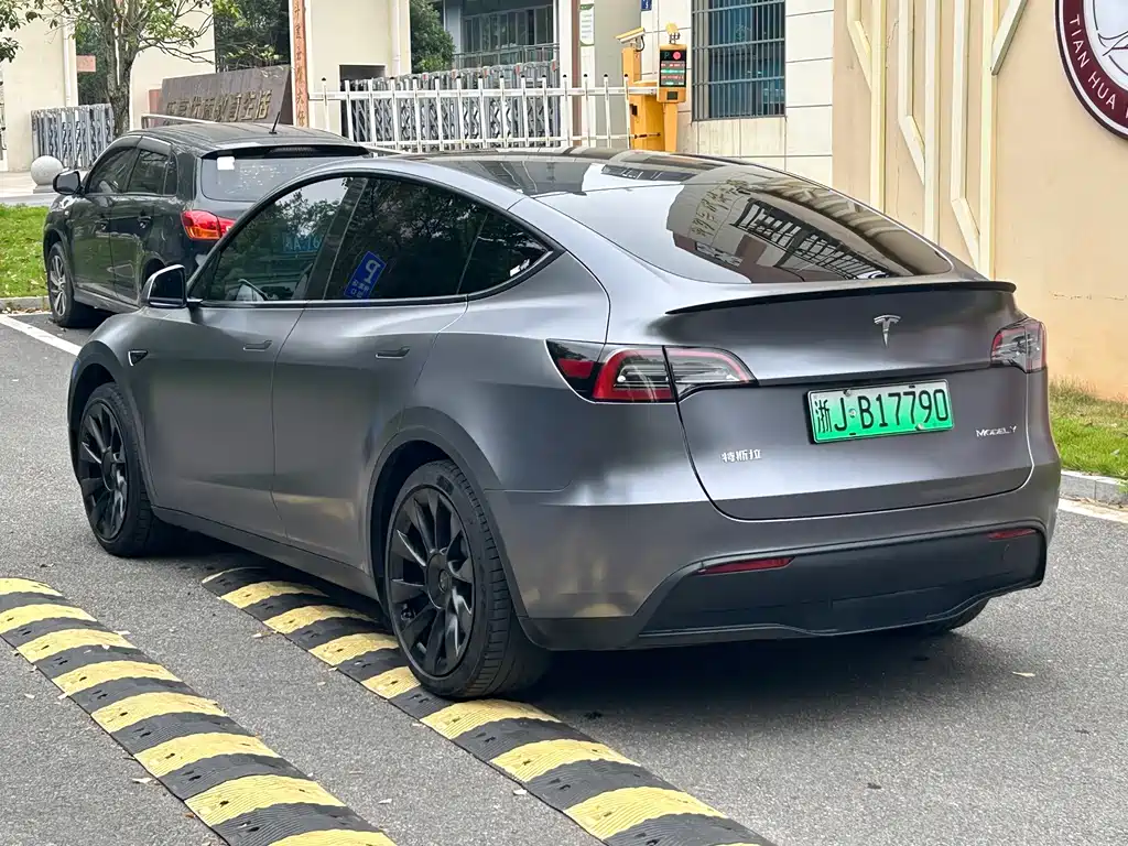 Tesla Model Y — фото 13
