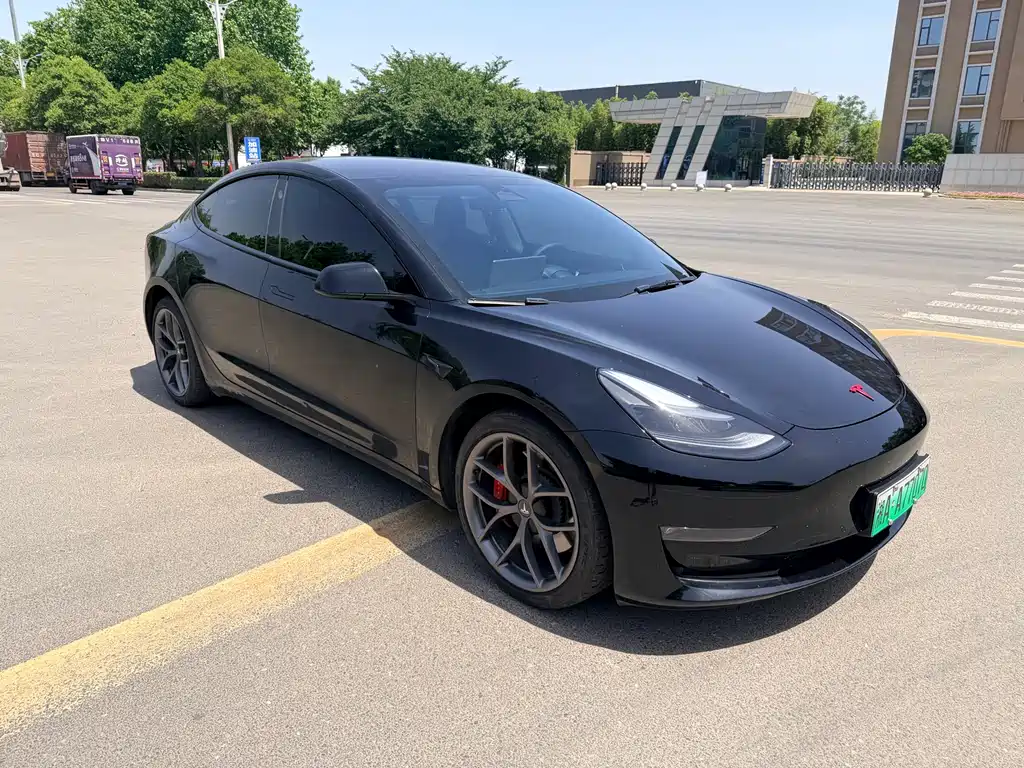 Tesla Model 3 — фото 3
