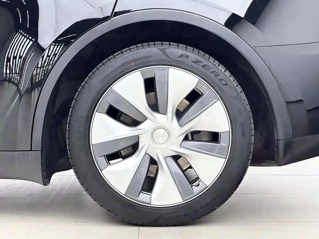 Tesla Model Y — фото 13