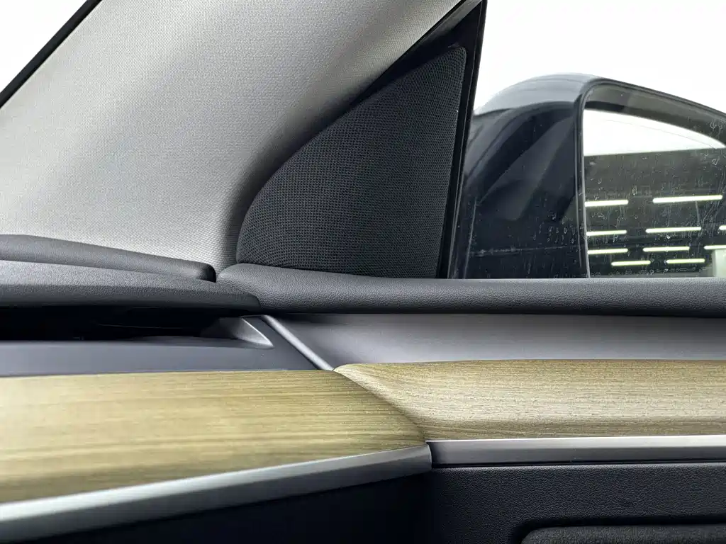 Tesla Model Y — фото 17