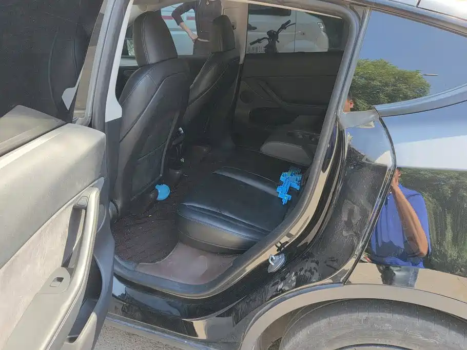 Tesla Model Y — фото 11