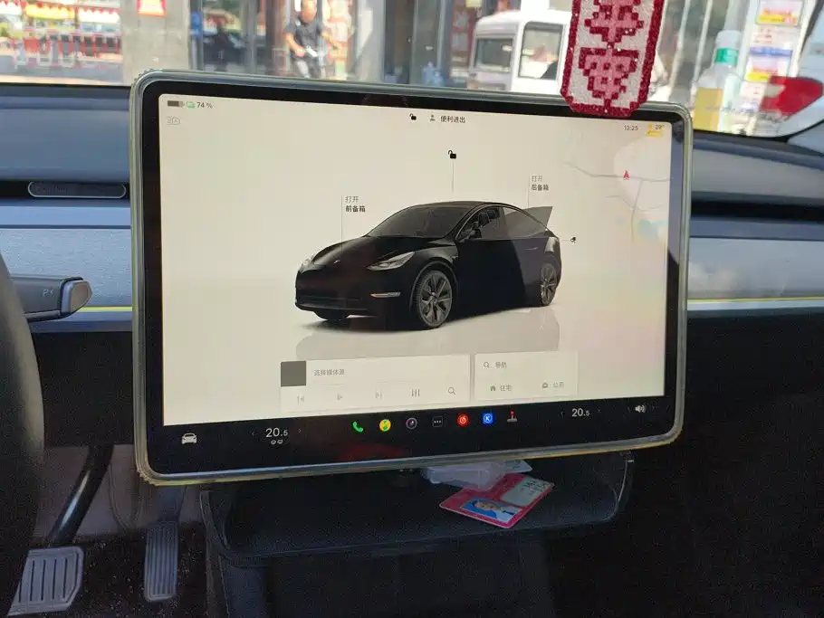 Tesla Model Y — фото 14