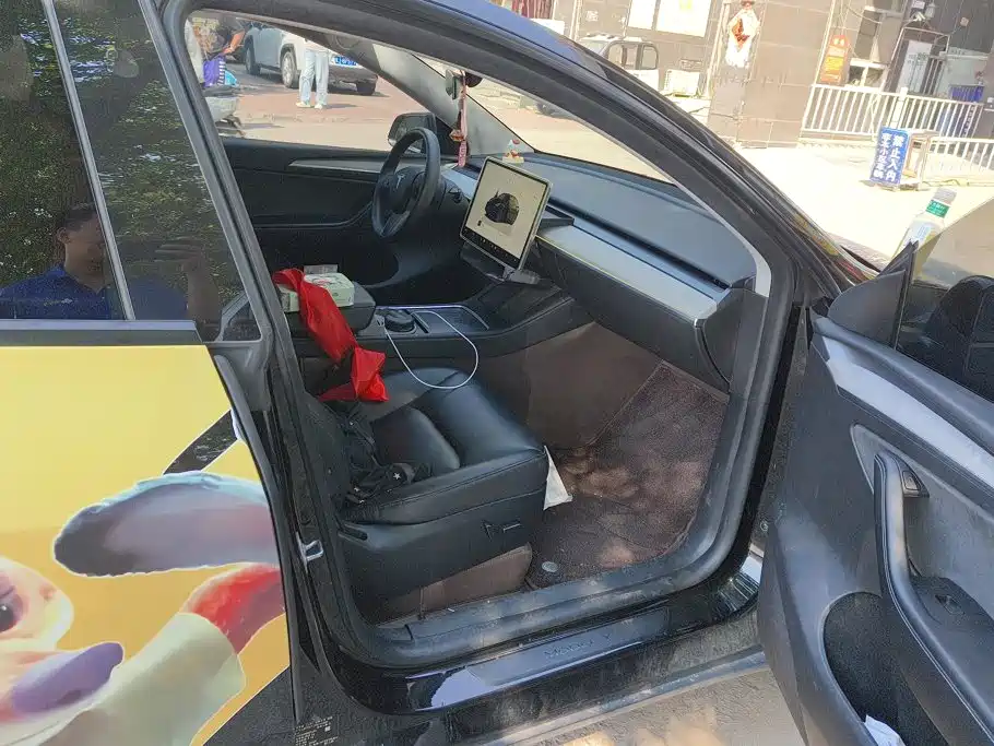 Tesla Model Y — фото 8
