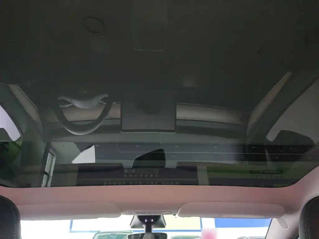 Tesla Model Y — фото 14