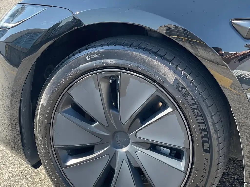 Tesla Model 3 — фото 4