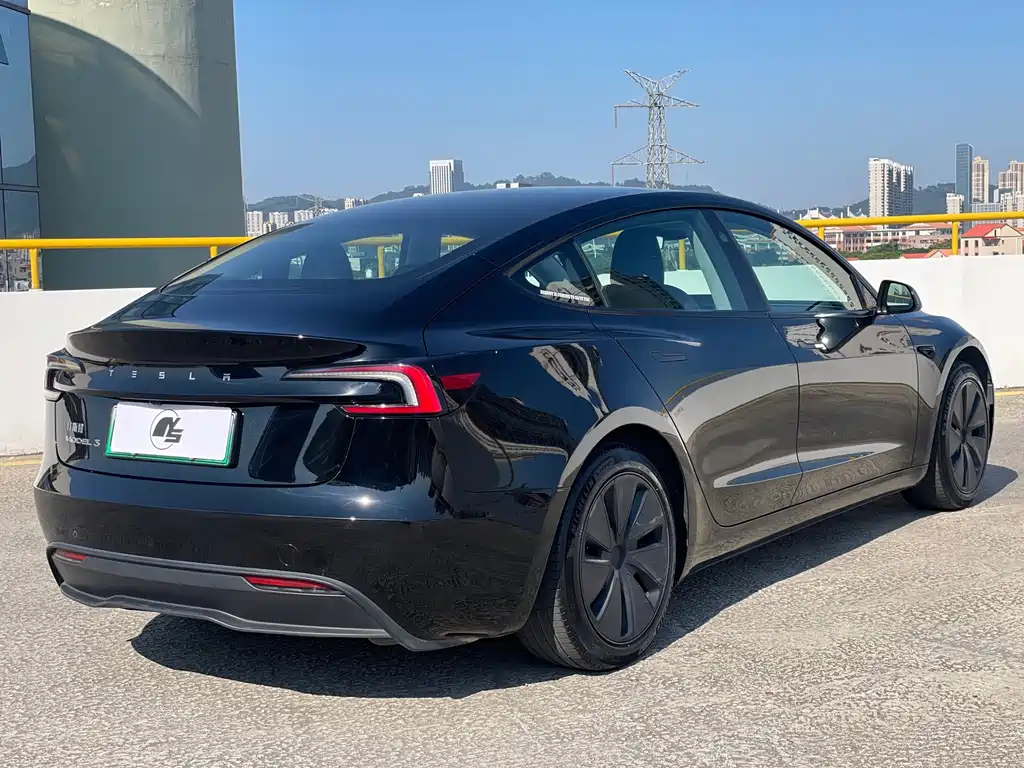 Tesla Model 3 — фото 5