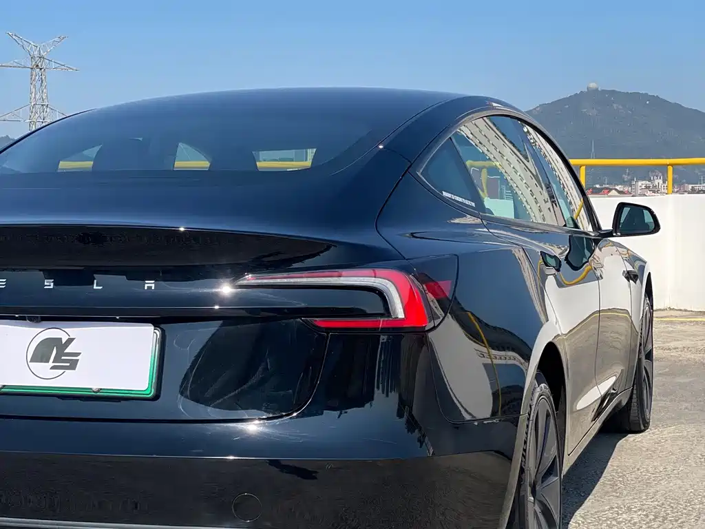 Tesla Model 3 — фото 8