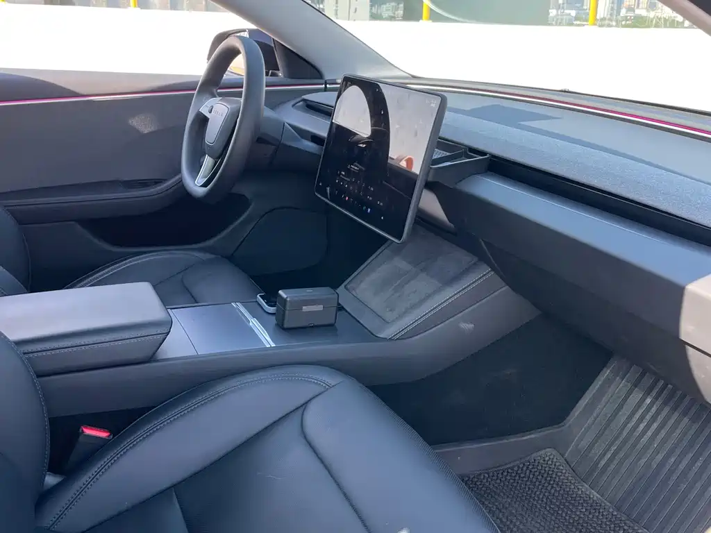 Tesla Model 3 — фото 9
