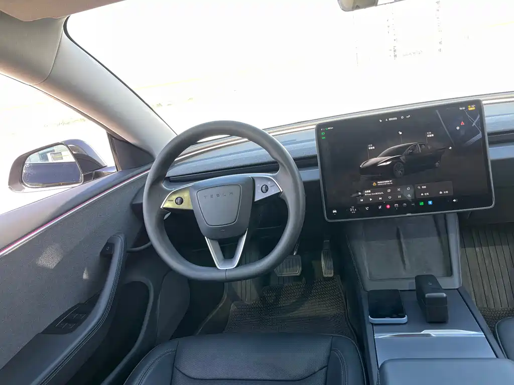 Tesla Model 3 — фото 10