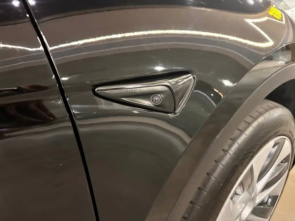 Tesla Model Y — фото 14