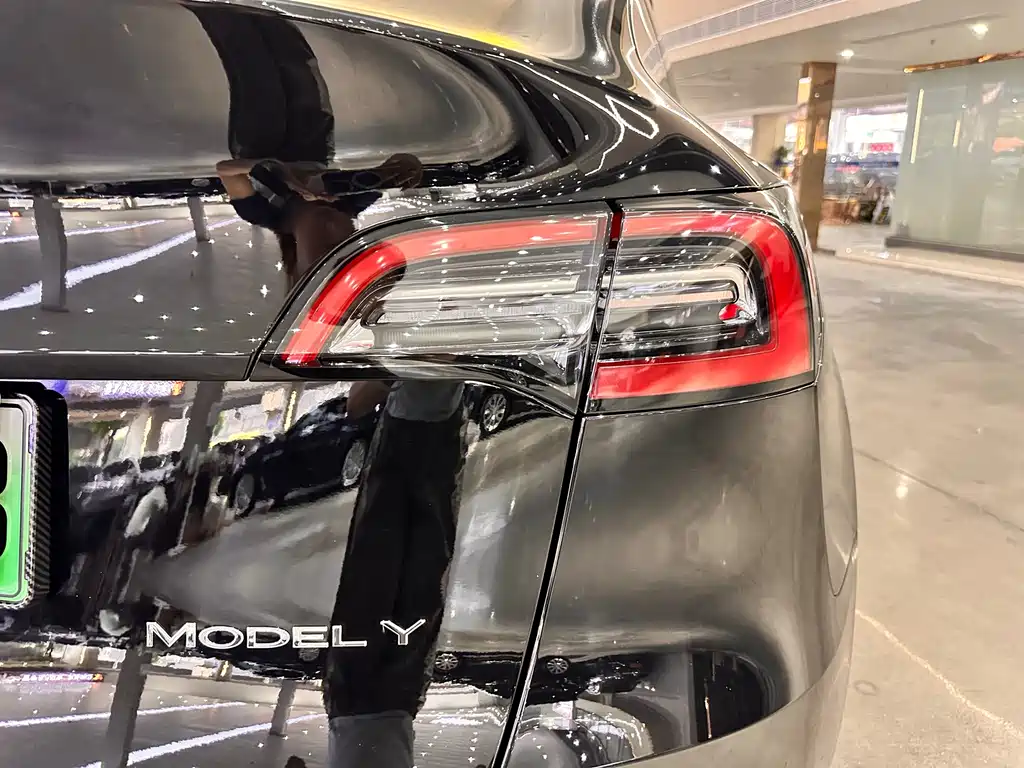 Tesla Model Y — фото 18