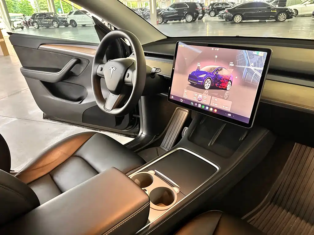 Tesla Model Y — фото 7