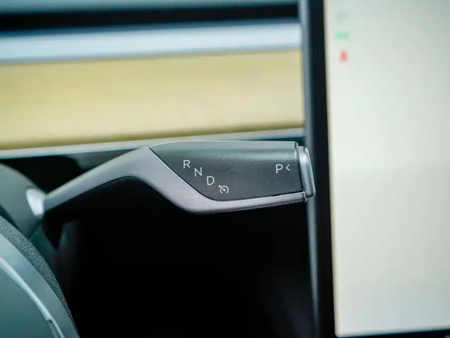 Tesla Model Y — фото 18