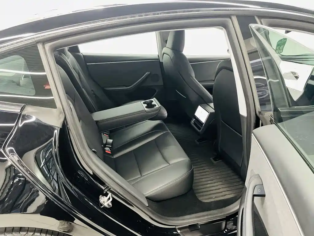 Tesla Model 3 — фото 13
