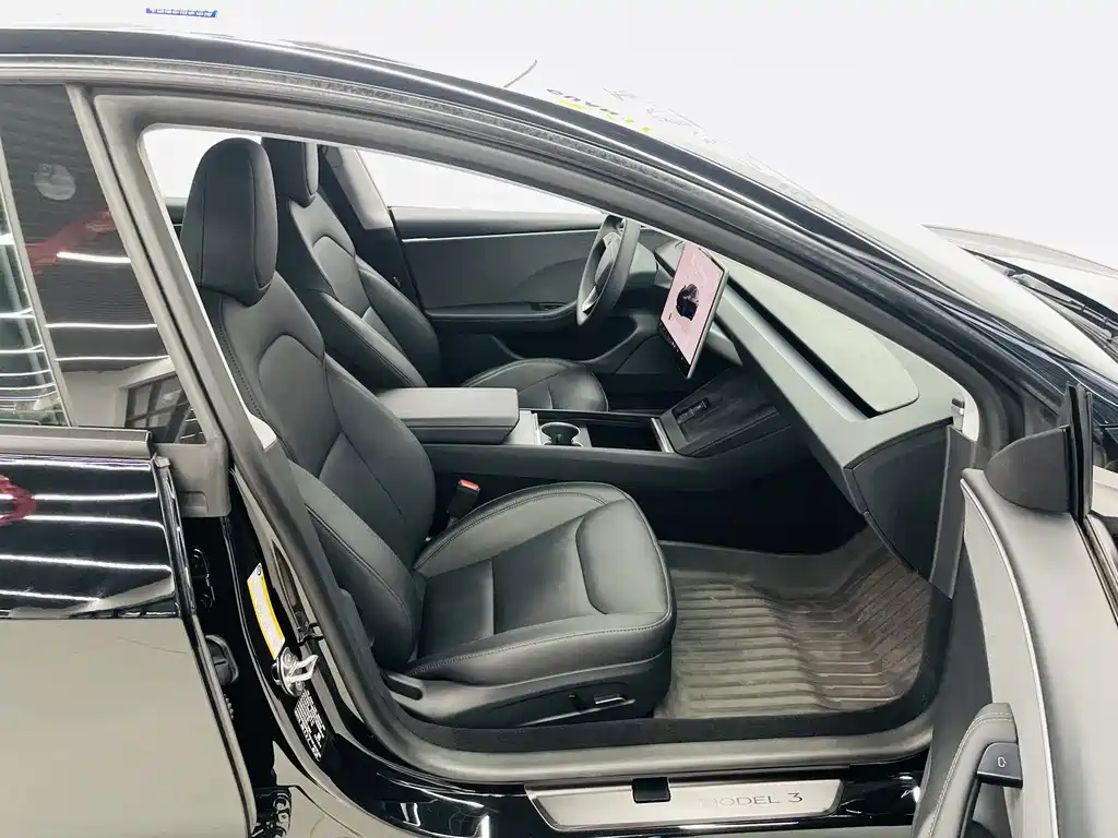 Tesla Model 3 — фото 14