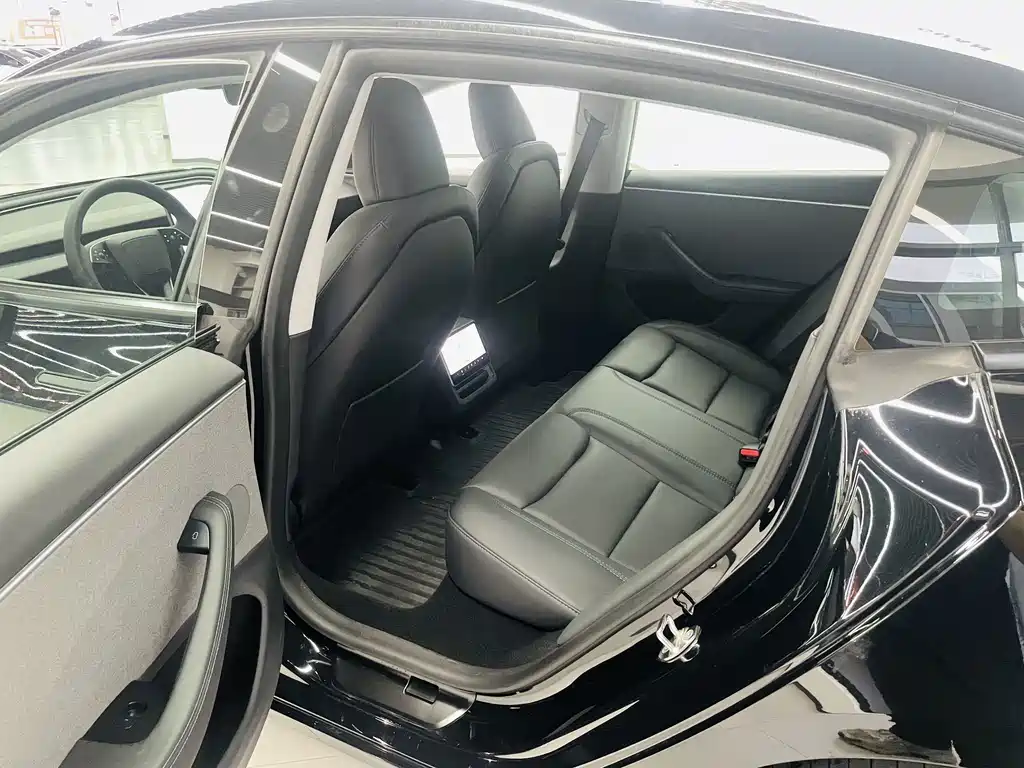 Tesla Model 3 — фото 10