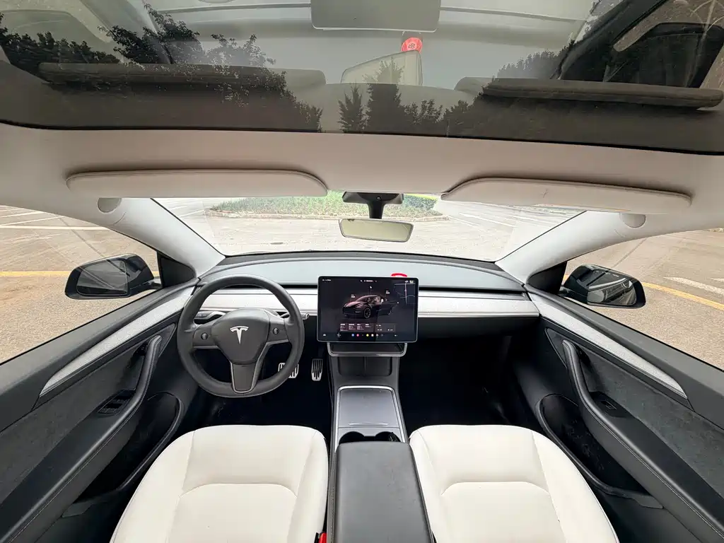 Tesla Model Y — фото 6