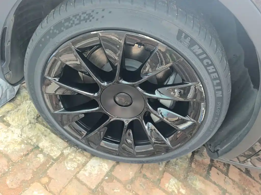 Tesla Model Y — фото 23