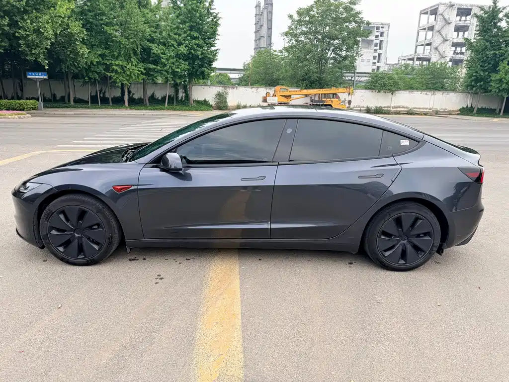 Tesla Model 3 — фото 4