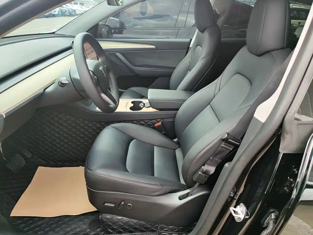 Tesla Model Y — фото 11