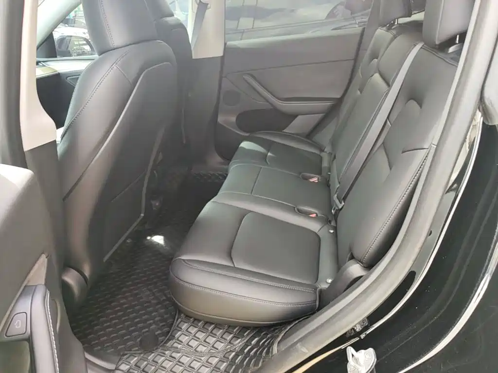 Tesla Model Y — фото 13