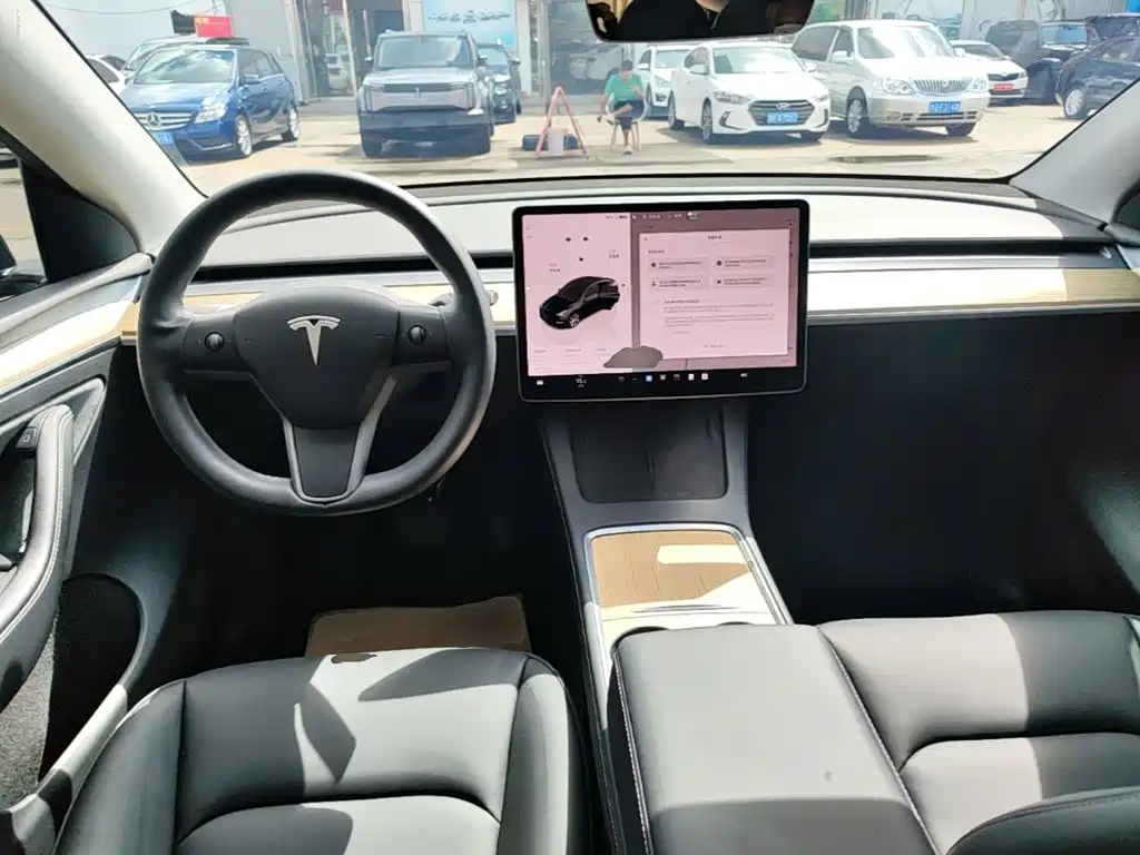Tesla Model Y — фото 6
