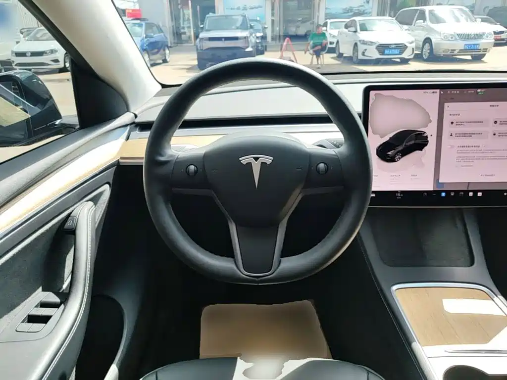 Tesla Model Y — фото 7