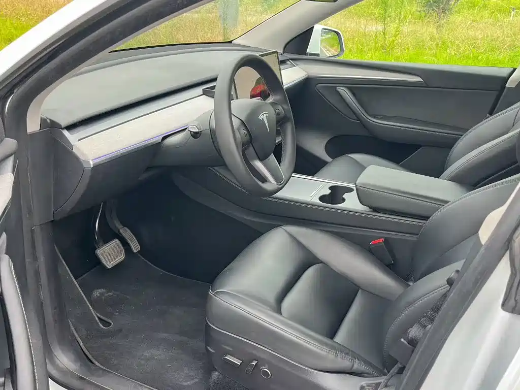 Tesla Model Y — фото 4