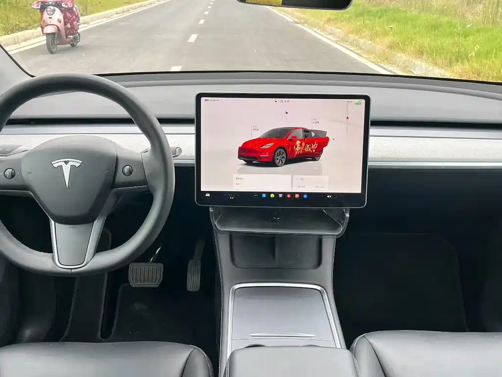 Tesla Model Y — фото 5