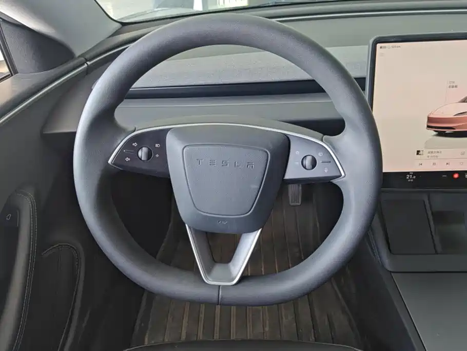 Tesla Model 3 — фото 15