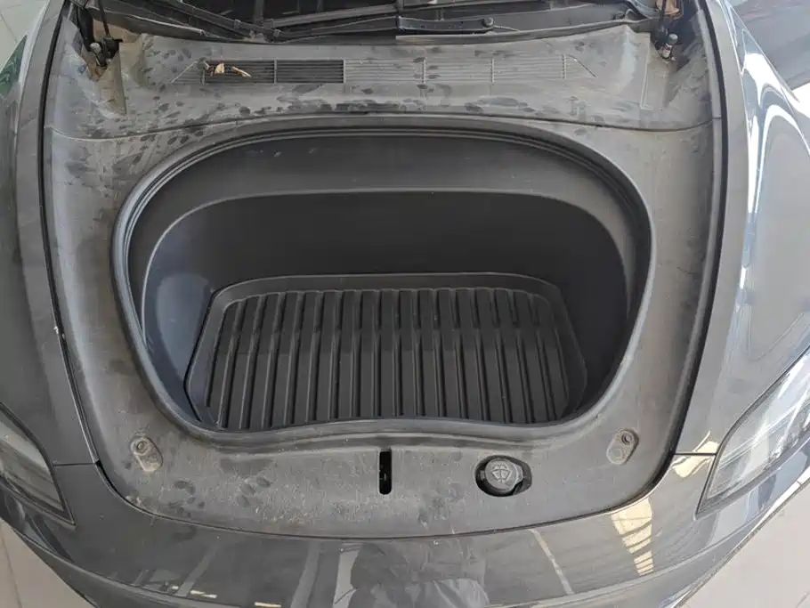 Tesla Model 3 — фото 10
