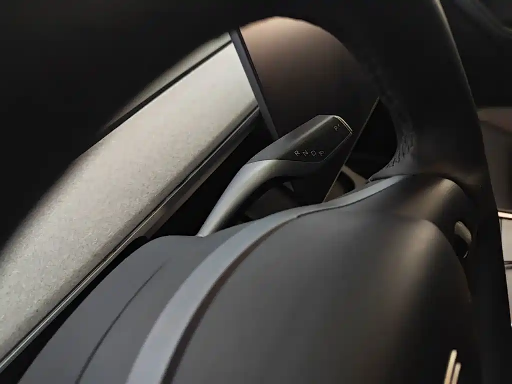 Tesla Model Y — фото 14