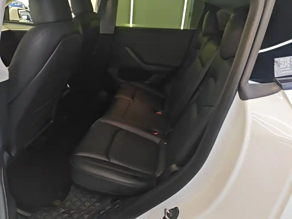 Tesla Model Y — фото 17