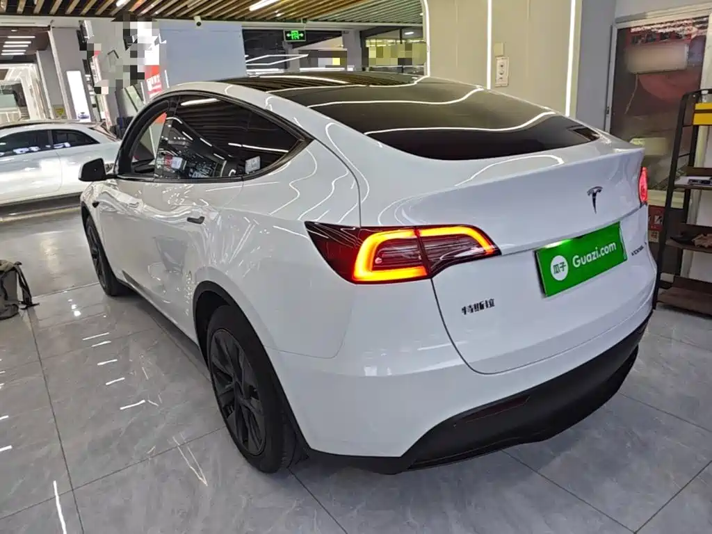 Tesla Model Y — фото 5