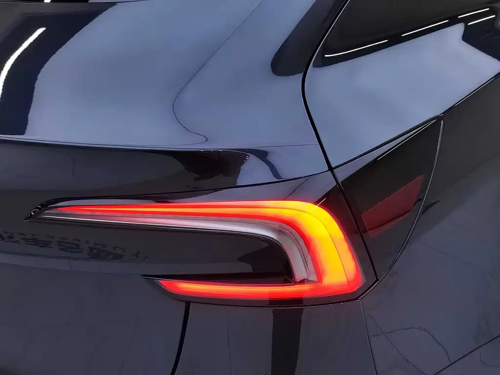 Tesla Model 3 — фото 25