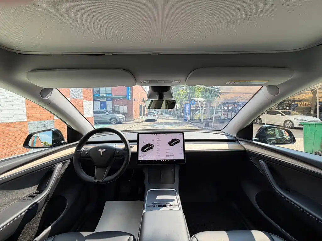 Tesla Model Y — фото 7