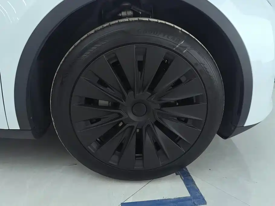 Tesla Model Y — фото 6