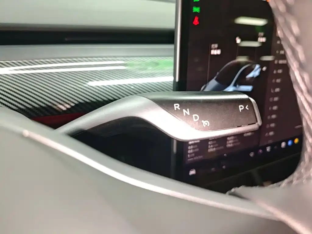 Tesla Model Y — фото 14