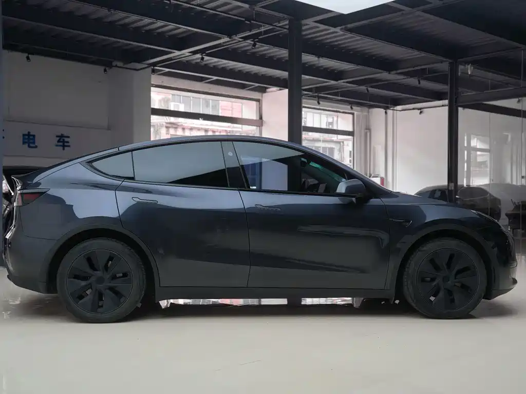 Tesla Model Y — фото 7