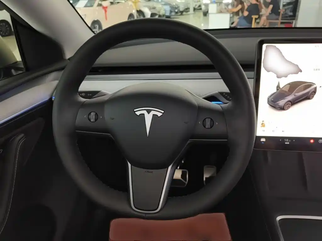 Tesla Model Y — фото 11