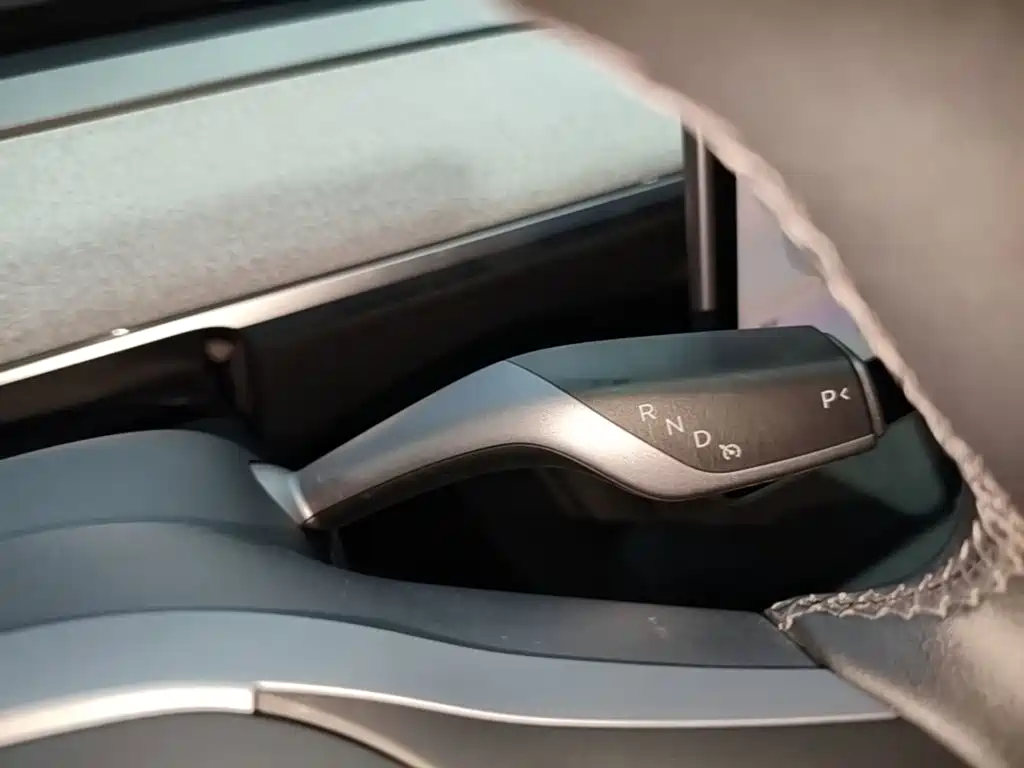 Tesla Model Y — фото 14