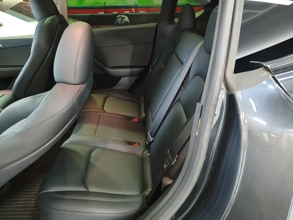 Tesla Model Y — фото 17