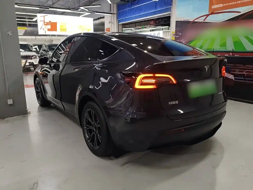 Tesla Model Y — фото 5