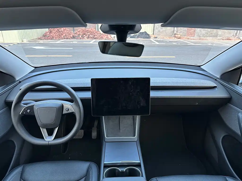 Tesla Model Y — фото 9
